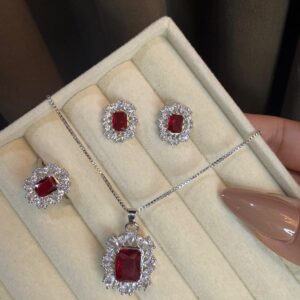 Zircon locket set with ring